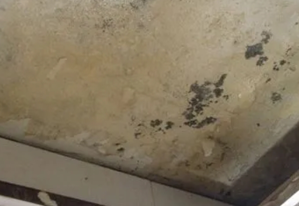 昆明市阳台漏水维修公司分享下昆明市卫生间渗水维修需要注意哪些问题。